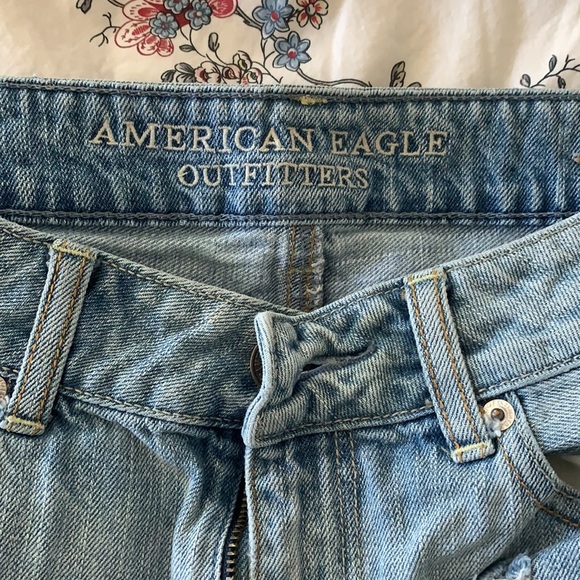 AE women’s 4 high rise festival pale Jean shorts - Picture 3 of 4